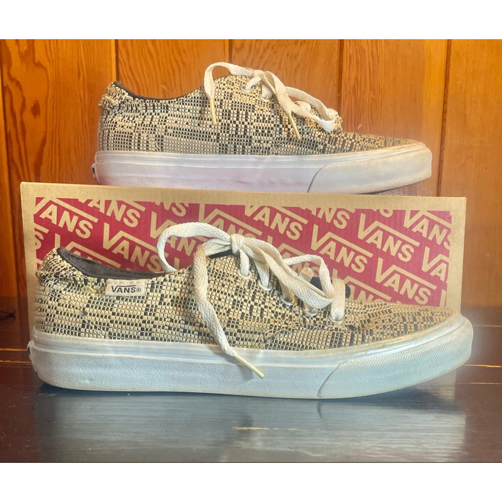 Women's Vans Camden ultracush optical weave deluxe black and cream Size 7.5